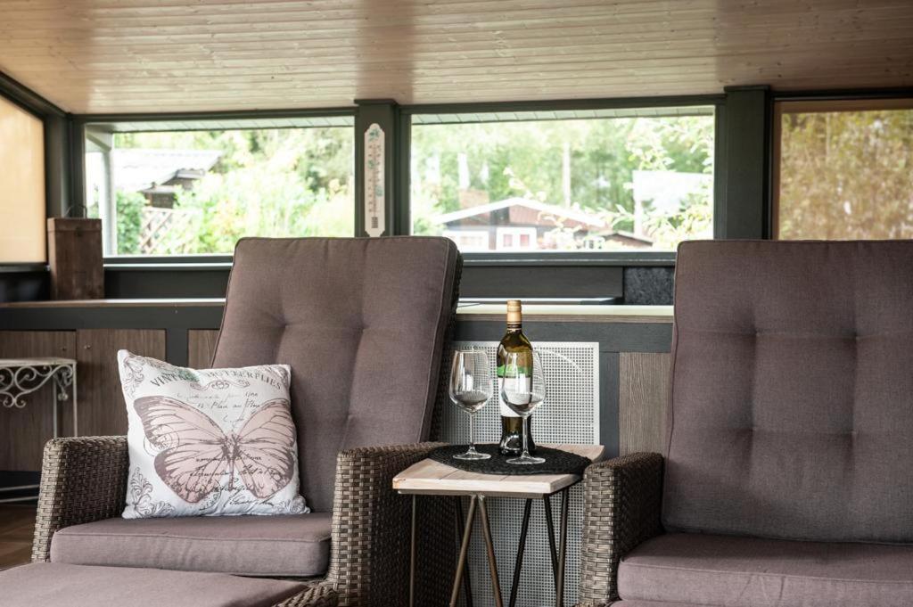 Prachtige Chalet Wabi Sabi Aan Het Water! Geel Exterior photo