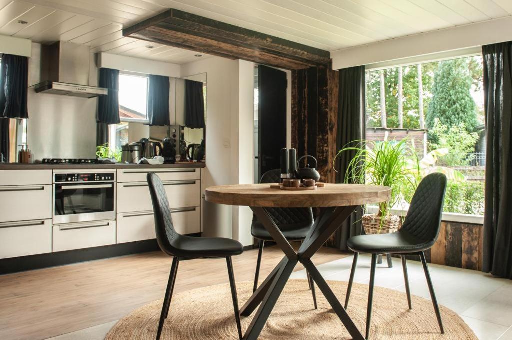 Prachtige Chalet Wabi Sabi Aan Het Water! Geel Exterior photo